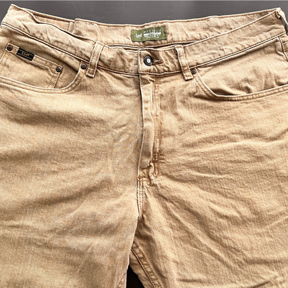 Lee jeans 38/30 relaxed straight leg